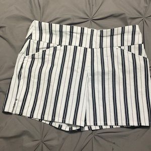 Black/ white pull on flat front shorts size 6